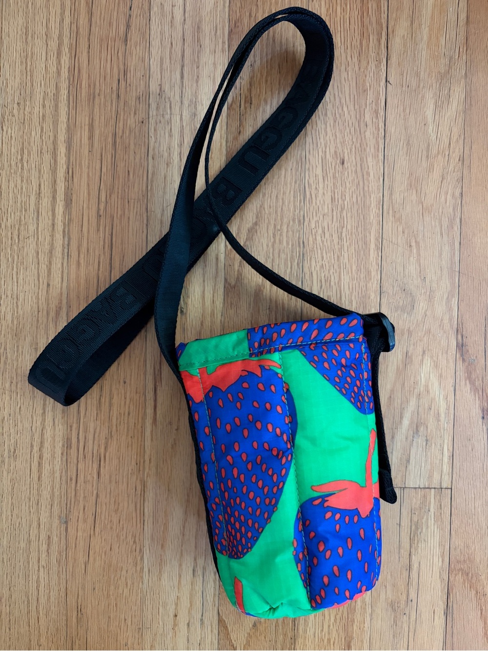 BAGGU Electric Strawberry Water Bottle Holder